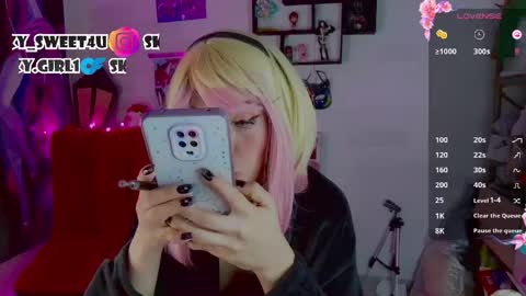 Snapshot of skylady05 chatting on 04.21.26 millie online show from 04.21.26