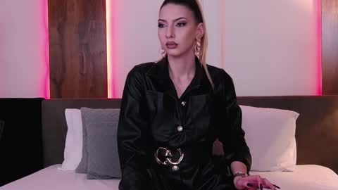 Snapshot of skylarspark chatting on 10.22.25 SkylarSpark online show from 10.22.25