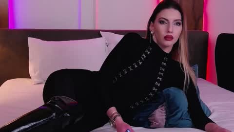 Snapshot of skylarspark chatting on 11.14.25 SkylarSpark online show from 11.14.25