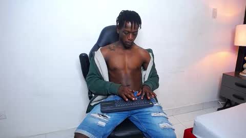 Snapshot of skylerbigxxx chatting on 10.19.25 SKYLERBIGXXX online show from 10.19.25