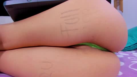 Snapshot of skynny_horney chatting on 02.26.25 Skynny online show from 02.26.25