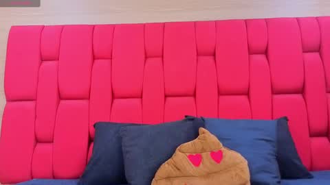 Snapshot of skynny_horney chatting on 10.10.25 Skynny online show from 10.10.25