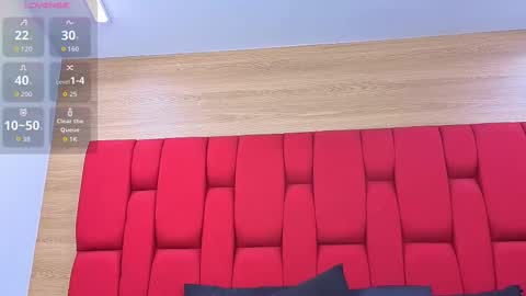 Snapshot of skynny_horney chatting on 10.18.25 Skynny online show from 10.18.25