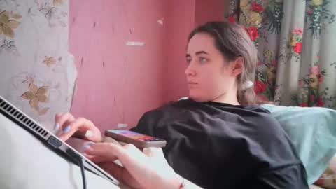 skyressie333 online show from 12.22.24