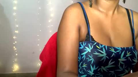Snapshot of slanggirl chatting on 06.08.26 slanggirl online show from 06.08.26