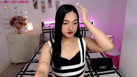 Queen Cyrine online show from 01.06.25