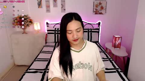 Queen Cyrine online show from 02.13.25