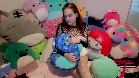 Snapshot of slayterkitty chatting on 11.30.25 slayterkitty online show from 11.30.25