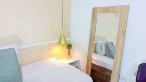 Snapshot of slim_chocobar18 chatting on 10.22.25 slim_chocobar18 online show from 10.22.25