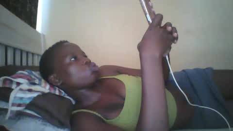 Snapshot of slim_petite_ebony chatting on 12.17.24 slim_petite_ebony online show from 12.17.24