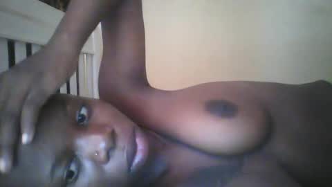 Snapshot of slim_petite_ebony chatting on 12.18.24 slim_petite_ebony online show from 12.18.24