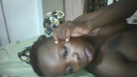 Snapshot of slim_petite_ebony chatting on 12.19.24 slim_petite_ebony online show from 12.19.24