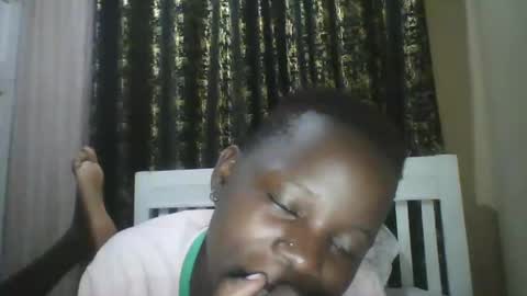 Snapshot of slim_petite_ebony chatting on 12.26.24 slim_petite_ebony online show from 12.26.24