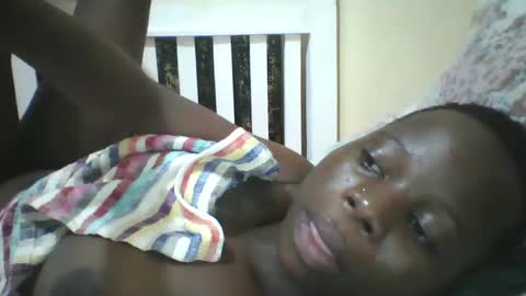 Snapshot of slim_petite_ebony chatting on 01.02.25 slim_petite_ebony online show from 01.02.25