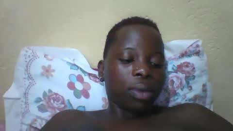 Snapshot of slim_petite_ebony chatting on 01.08.25 slim_petite_ebony online show from 01.08.25