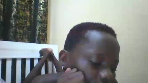 Snapshot of slim_petite_ebony chatting on 01.12.25 slim_petite_ebony online show from 01.12.25