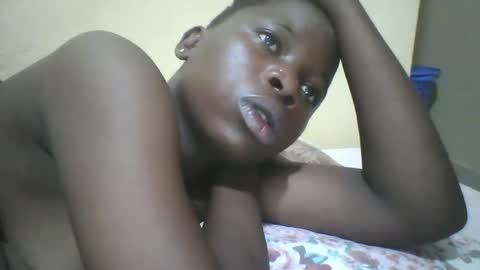 Snapshot of slim_petite_ebony chatting on 01.23.25 slim_petite_ebony online show from 01.23.25
