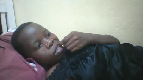 Snapshot of slim_petite_ebony chatting on 02.01.25 slim_petite_ebony online show from 02.01.25