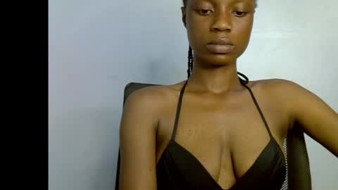 Snapshot of slim_petitqueen chatting on 04.18.26 Alice online show from 04.18.26