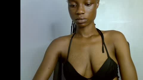 Snapshot of slim_petitqueen chatting on 04.19.26 Alice online show from 04.19.26