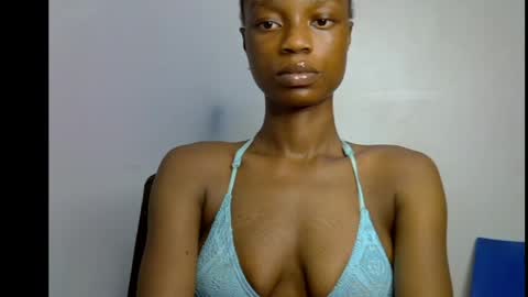 Snapshot of slim_petitqueen chatting on 05.19.26 Alice online show from 05.19.26