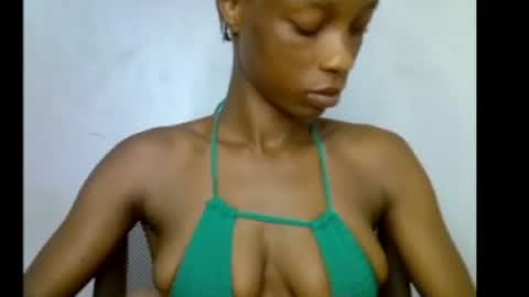 Snapshot of slim_petitqueen chatting on 05.30.26 Alice online show from 05.30.26