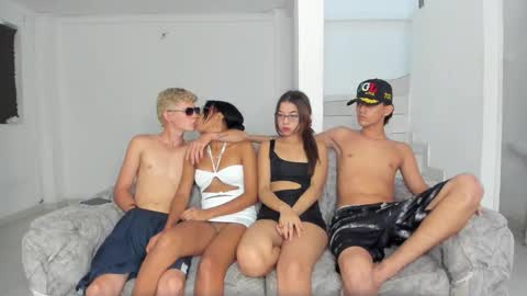 Snapshot of slim_work chatting on 11.12.25 boy without tattoo Bryan -- with tatto Alan - New girl harper online show from 11.12.25