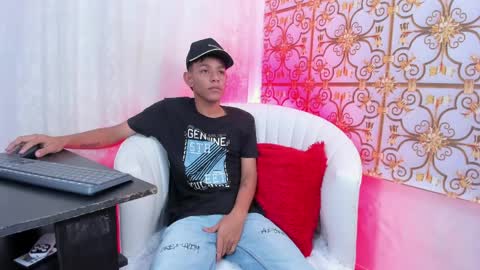 Snapshot of slimlatino_ chatting on 04.05.26 SlimLatino online show from 04.05.26