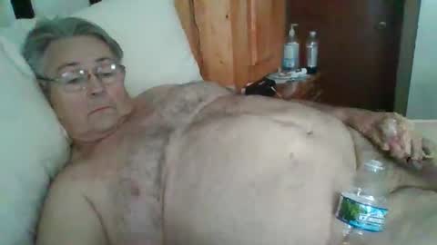 Snapshot of slippery_duck chatting on 04.27.26 slippery_duck online show from 04.27.26