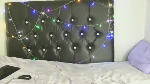 Snapshot of slipperylipsx chatting on 04.12.26 slipperylipsx online show from 04.12.26