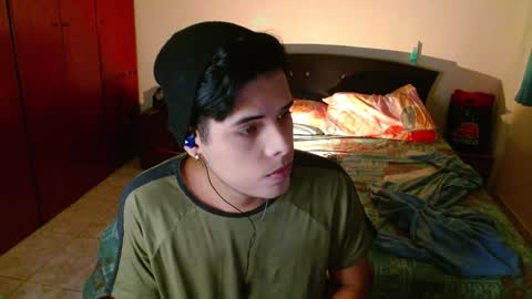 Snapshot of slogan_30 chatting on 12.10.24 Logan online show from 12.10.24