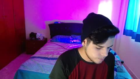 Snapshot of slogan_30 chatting on 01.05.25 Logan online show from 01.05.25