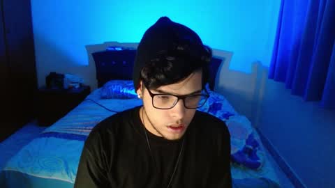 Snapshot of slogan_30 chatting on 01.06.25 Logan online show from 01.06.25