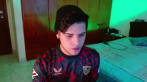 Snapshot of slogan_30 chatting on 01.21.25 Logan online show from 01.21.25