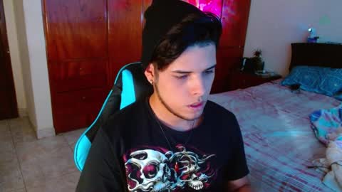 Snapshot of slogan_30 chatting on 01.29.25 Logan online show from 01.29.25