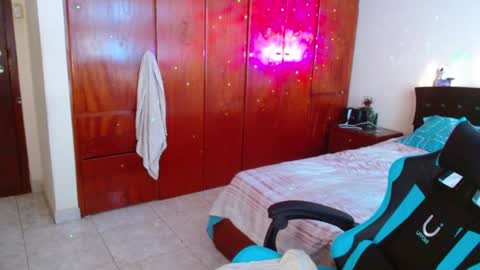 Snapshot of slogan_30 chatting on 01.30.25 Logan online show from 01.30.25