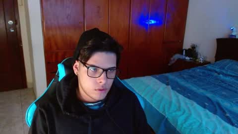 Snapshot of slogan_30 chatting on 02.04.25 Logan online show from 02.04.25