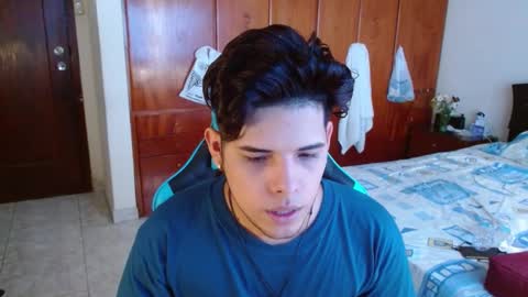 Snapshot of slogan_30 chatting on 02.11.25 Logan online show from 02.11.25