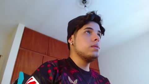 Snapshot of slogan_30 chatting on 02.14.25 Logan online show from 02.14.25