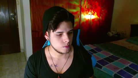 Snapshot of slogan_30 chatting on 02.27.25 Logan online show from 02.27.25