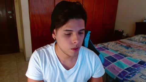 Snapshot of slogan_30 chatting on 03.10.25 Logan online show from 03.10.25