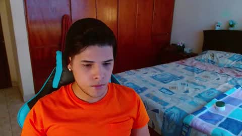 Snapshot of slogan_30 chatting on 03.12.25 Logan online show from 03.12.25