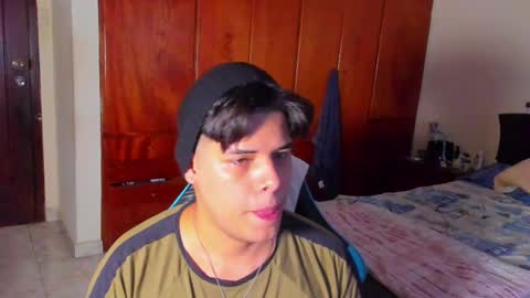 Snapshot of slogan_30 chatting on 09.10.25 Logan online show from 09.10.25