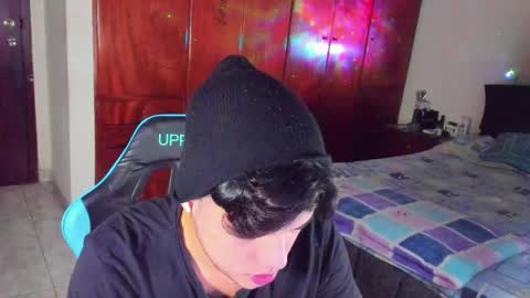 Snapshot of slogan_30 chatting on 09.15.25 Logan online show from 09.15.25