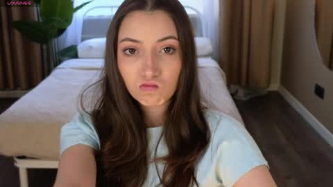 Emilia online show from 04.12.26