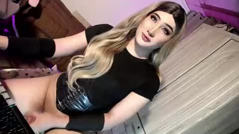 Snapshot of slut_bigcock chatting on 06.20.26 Nathalie online show from 06.20.26