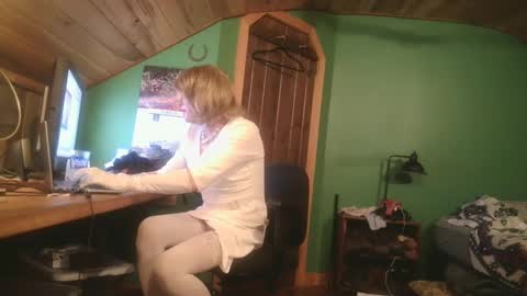 Snapshot of slutjennifertransxx chatting on 10.07.25 slutjennifertransxx online show from 10.07.25