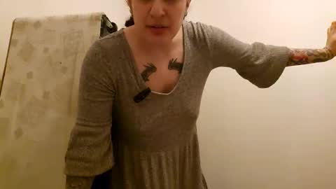 Snapshot of sluttysuzie17 chatting on 05.02.26 SluttySuzie17 online show from 05.02.26