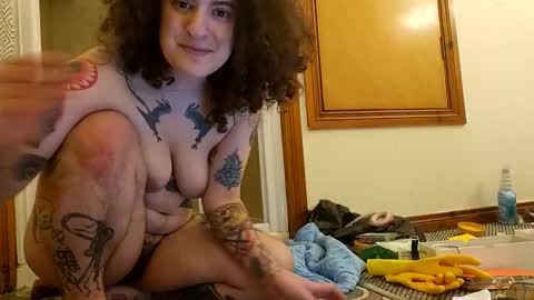 Snapshot of sluttysuzie17 chatting on 05.04.26 SluttySuzie17 online show from 05.04.26