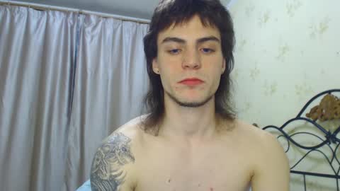 Snapshot of sly_gus chatting on 10.07.25 Gus online show from 10.07.25